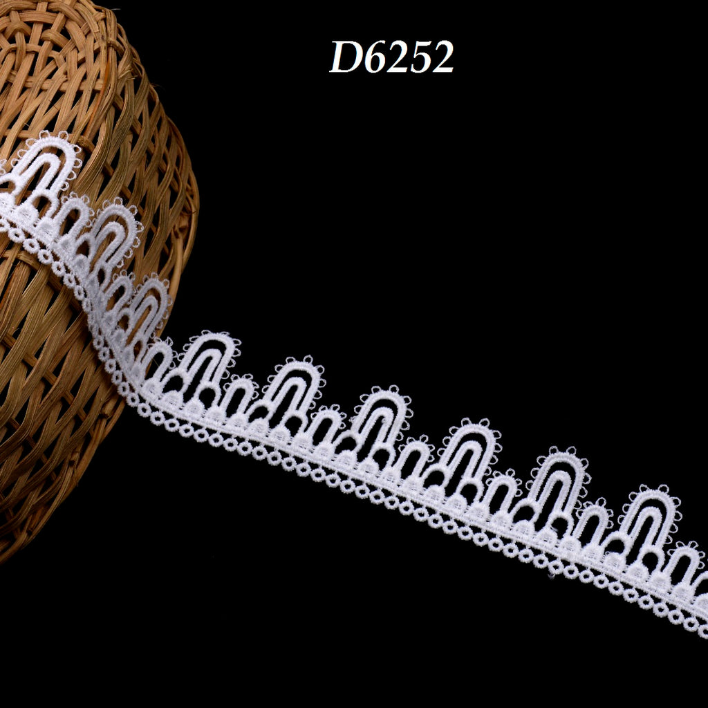 Shuttle One Side Border Lace