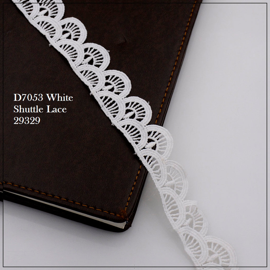 Shuttle One Side Border Lace