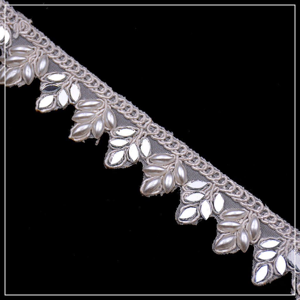 يتوهم اللؤلؤ ومرآة الدانتيل جوتا