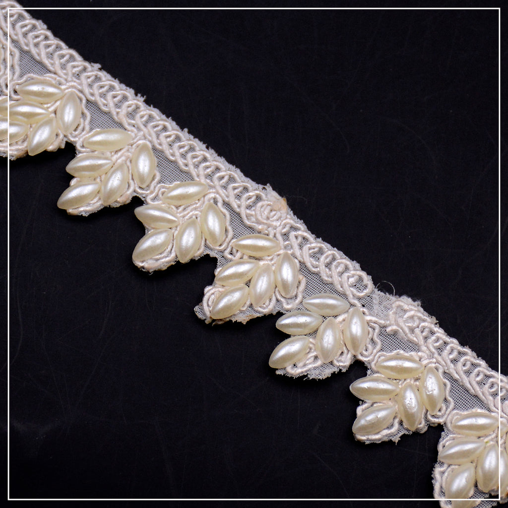 يتوهم بيرل جوتا الدانتيل