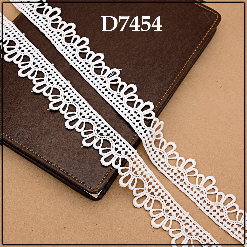 Shuttle One Side Border Lace