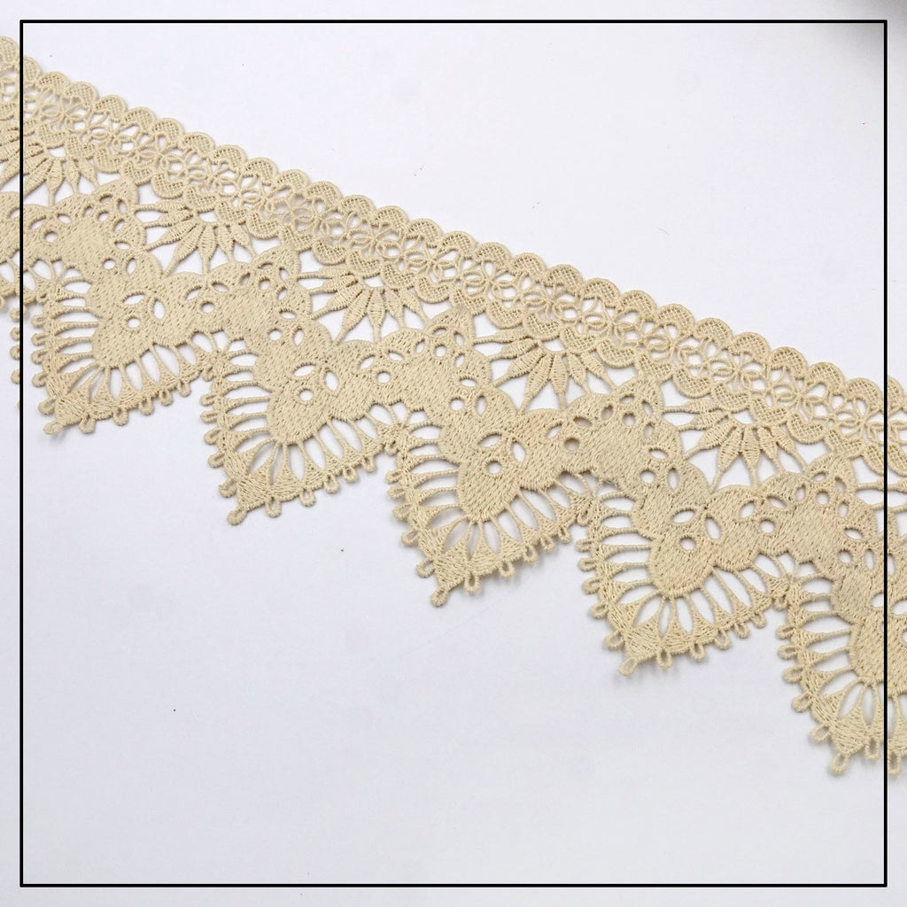 One Side Border Shuttle Lace