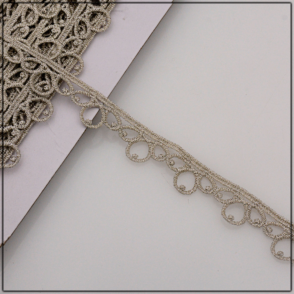 One Side Metallic Yarn Shuttle Lace