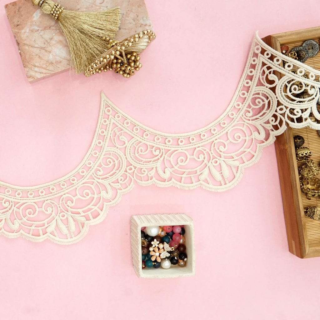 Scallop Shuttle Lace