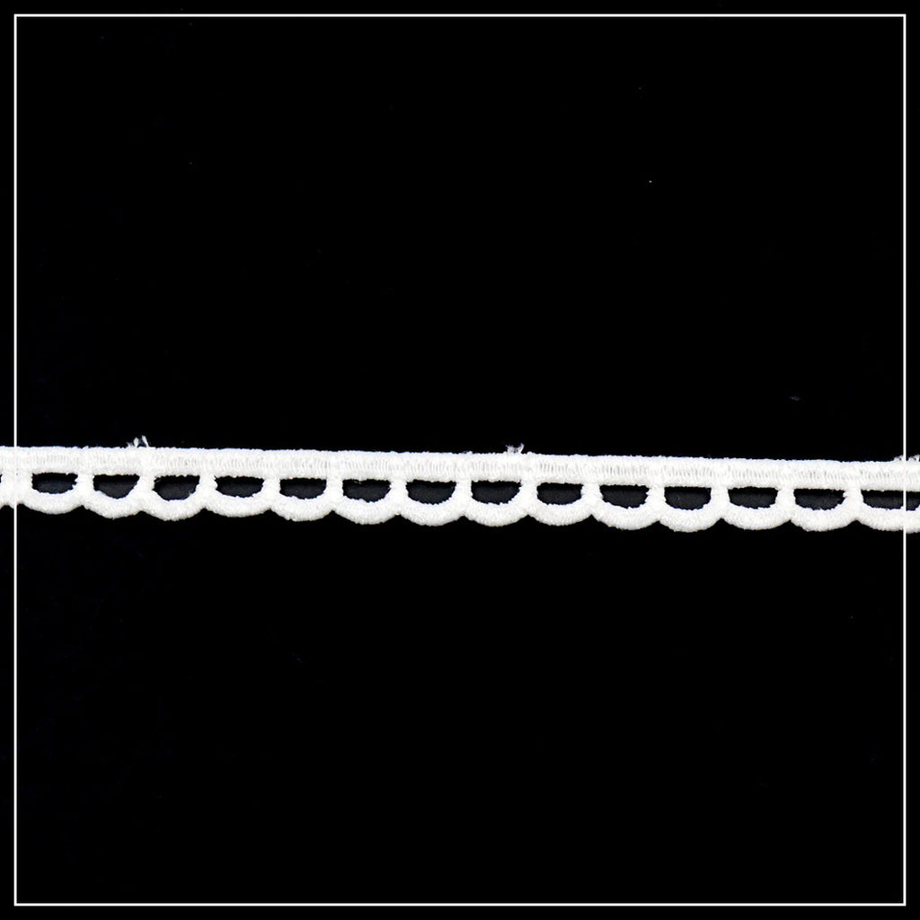 One Side Border Shuttle Lace