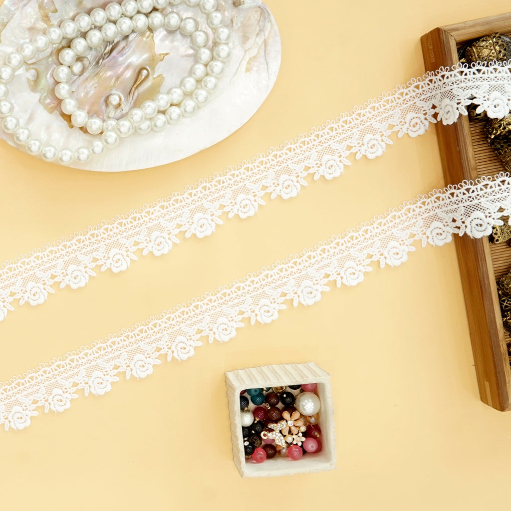 One Side Border Shuttle Lace