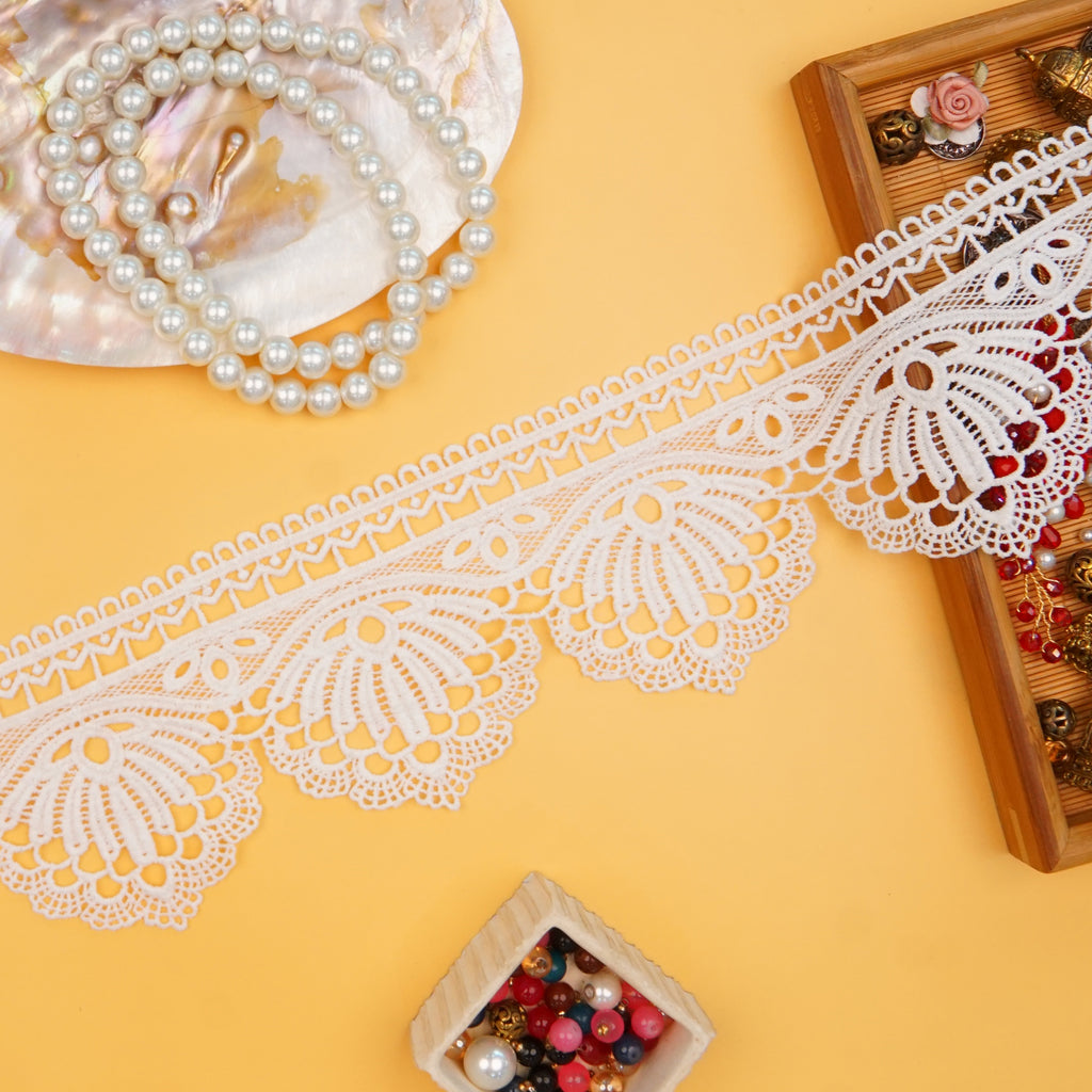 One Side Border Shuttle Lace