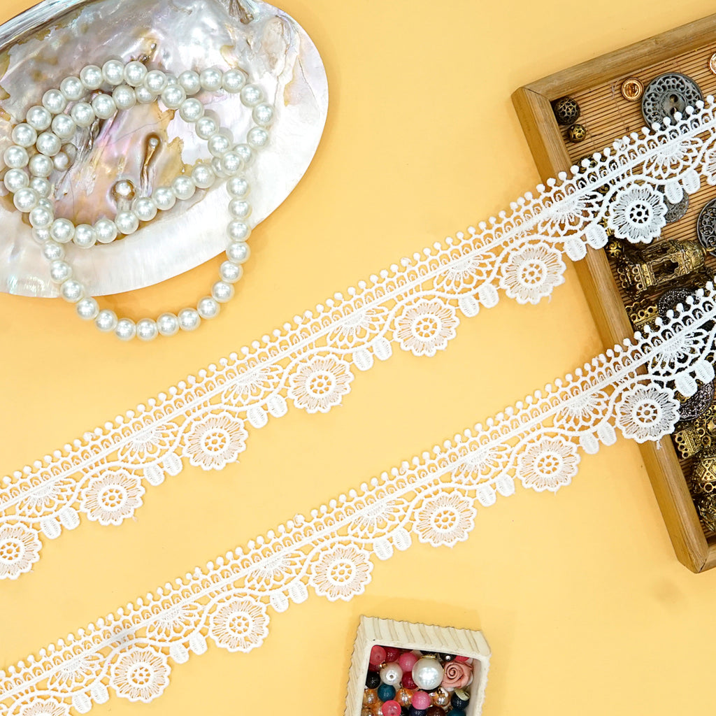 One Side Border Shuttle Lace