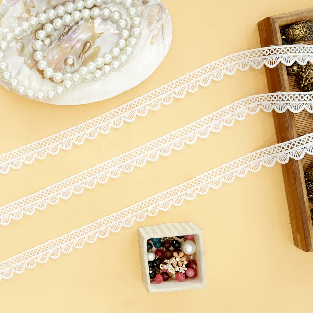 One Side Border Shuttle Lace