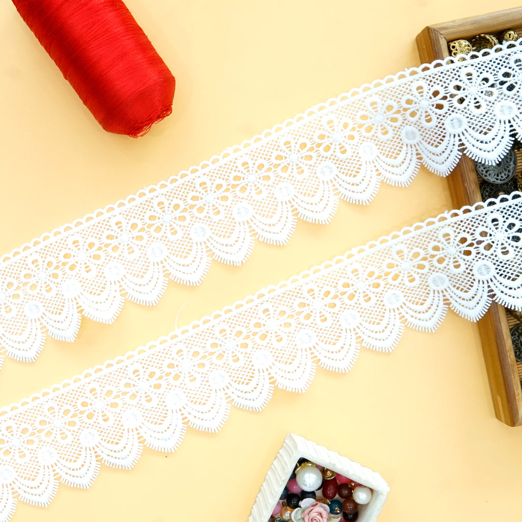 One Side Border Shuttle Lace