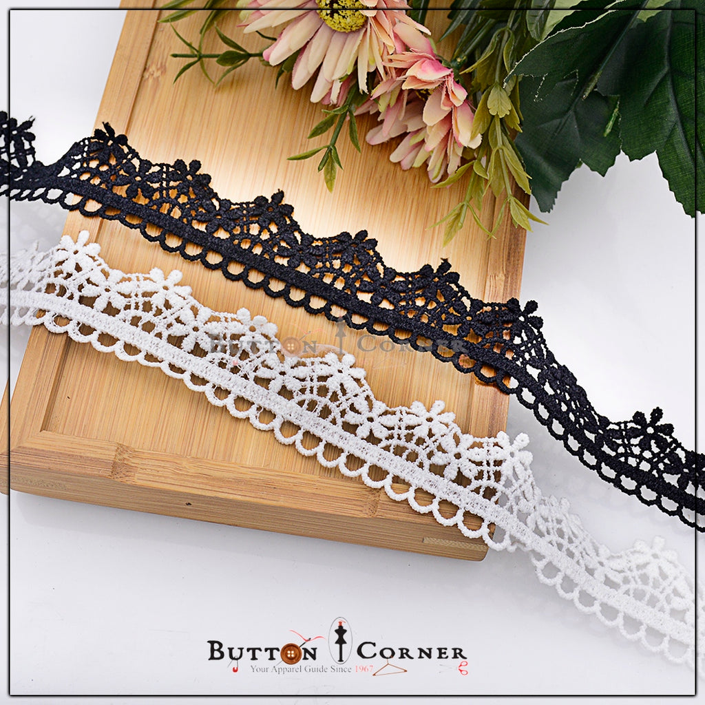 One Side Border Shuttle Lace