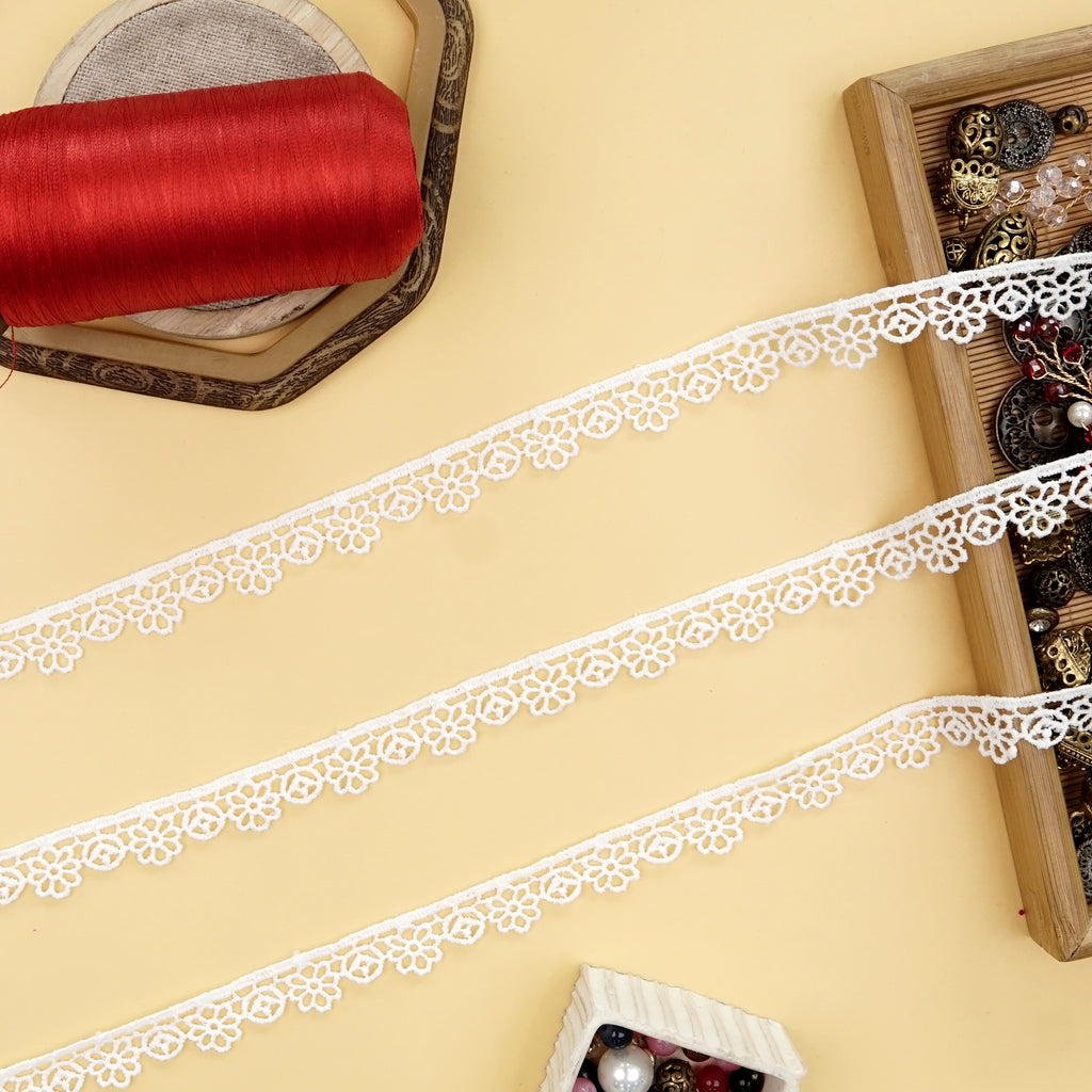 One Side Border Shuttle Lace