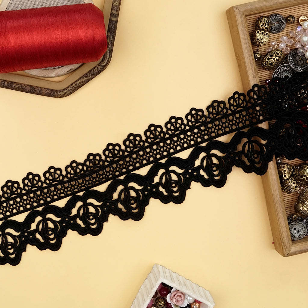 One Side Border Shuttle Lace