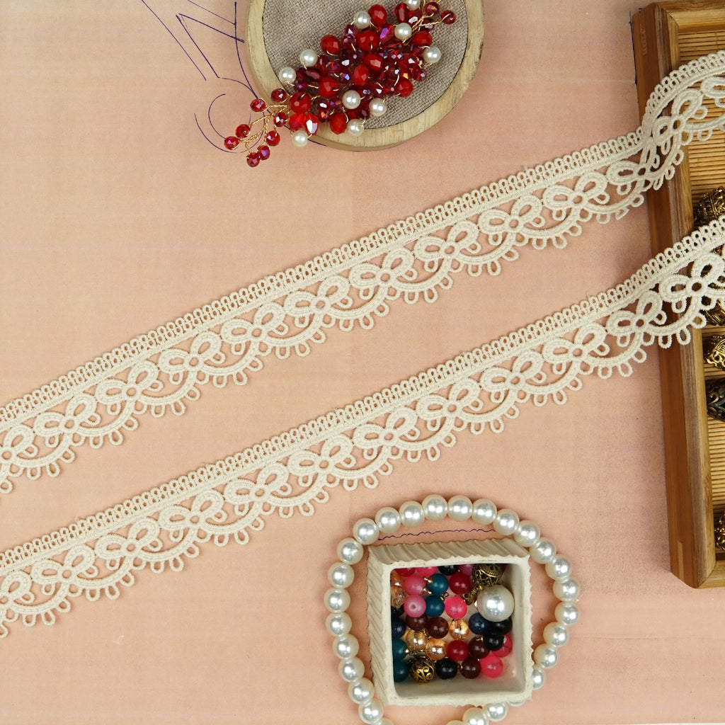 One Side Border Shuttle Lace