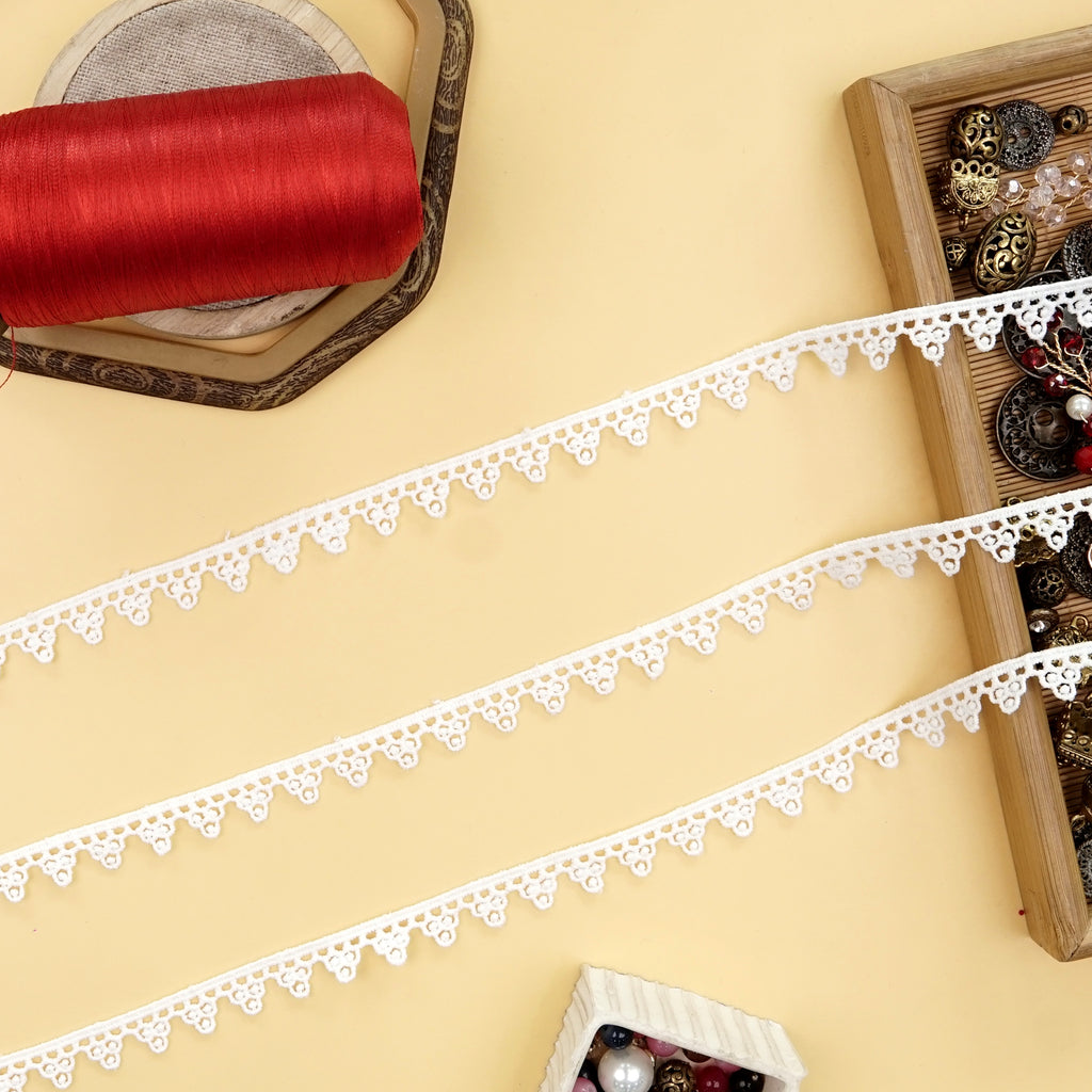 One Side Border Shuttle Lace