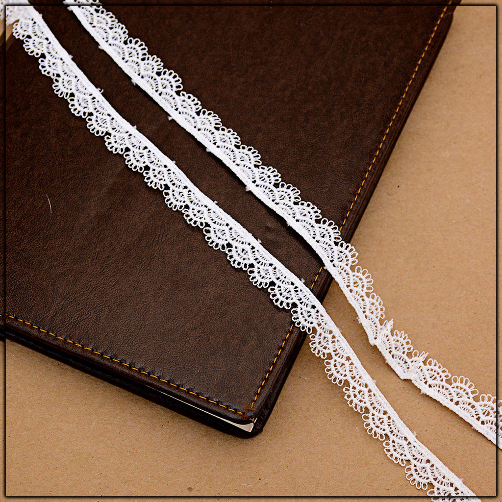 One Side Border Shuttle Lace