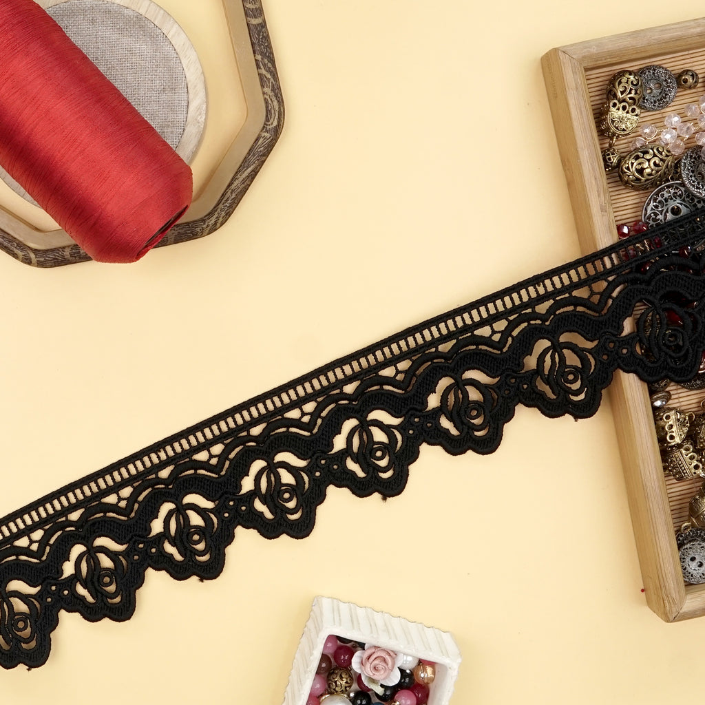 One Side Border Shuttle Lace