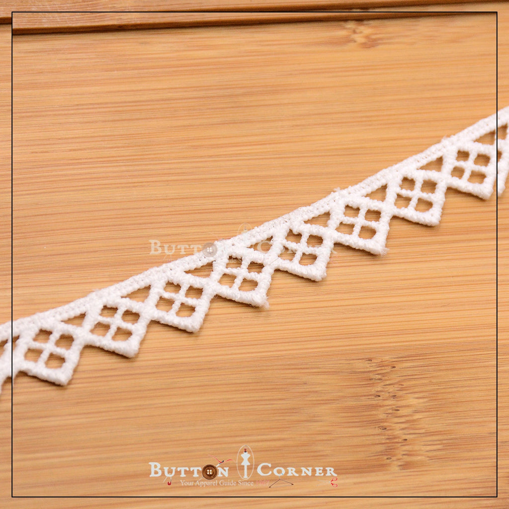 One Side Border Shuttle Lace