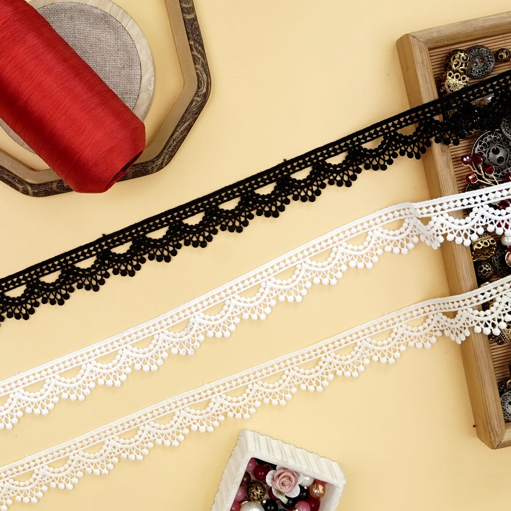One Side Border Shuttle Lace