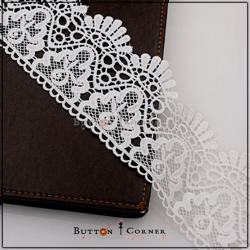 One Side Border Shuttle Lace