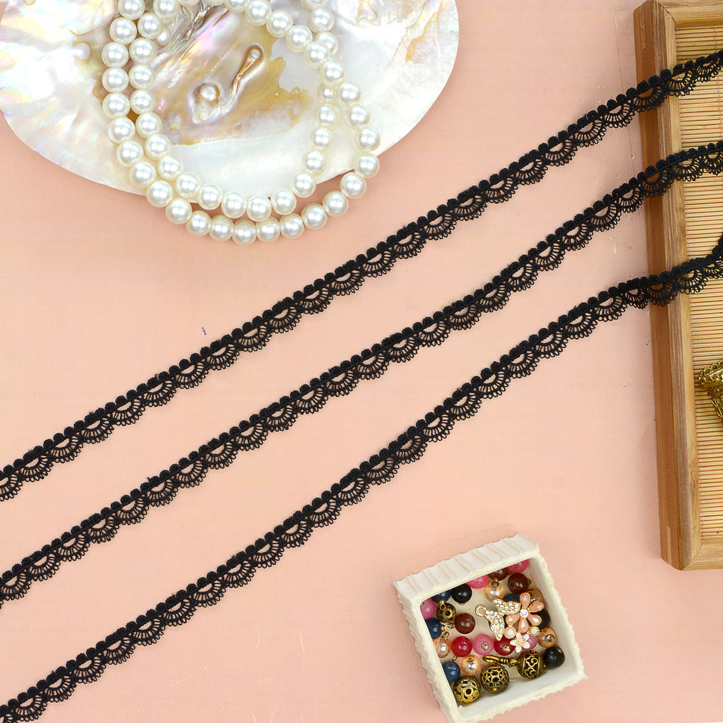 One Side Border Shuttle Lace
