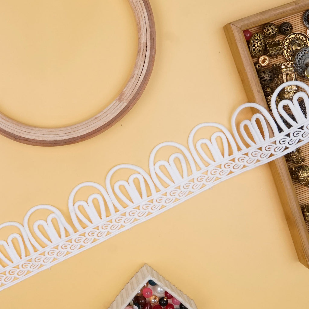One Side Border Shuttle Lace