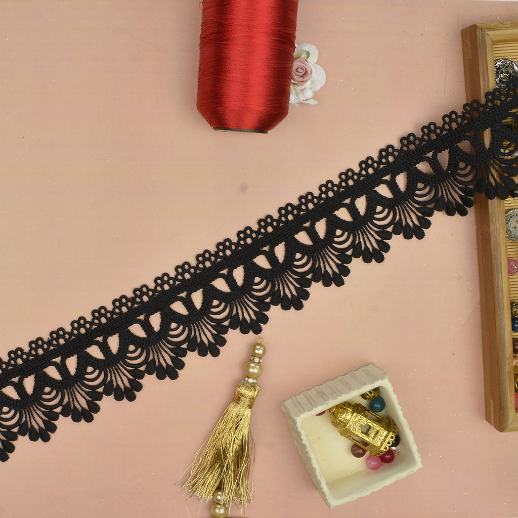 One Side Border Shuttle Lace