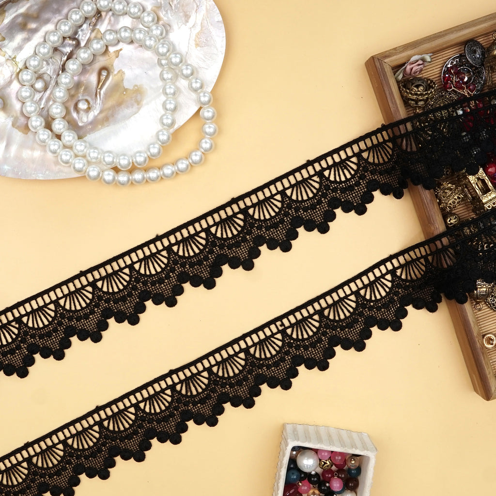 One Side Border Shuttle Lace