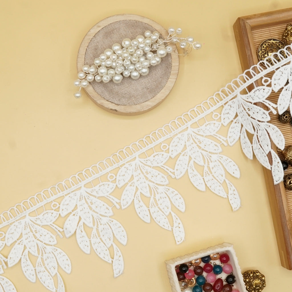 One Side Border Shuttle Lace