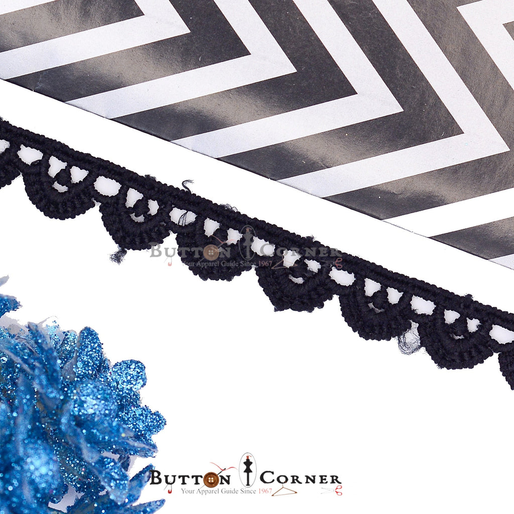 One Side Border Shuttle Lace
