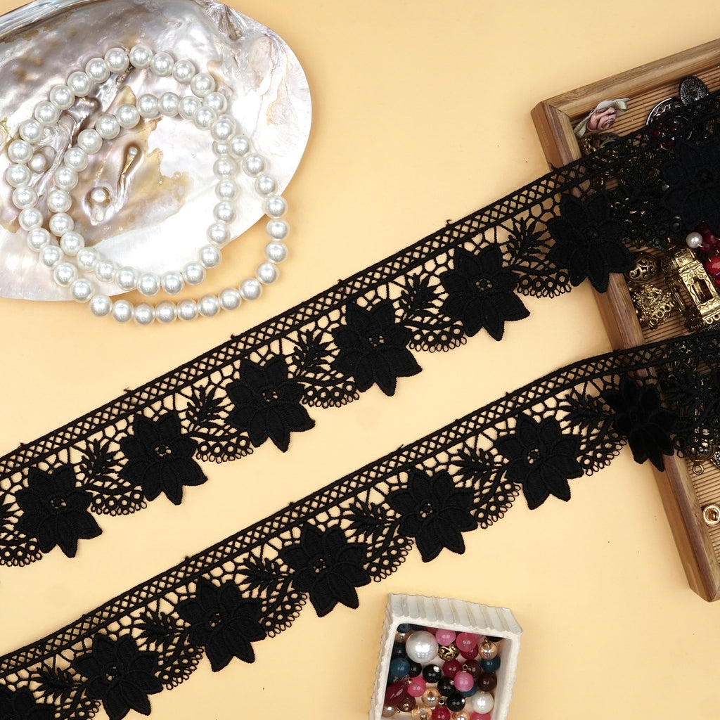 One Side Border Shuttle Lace