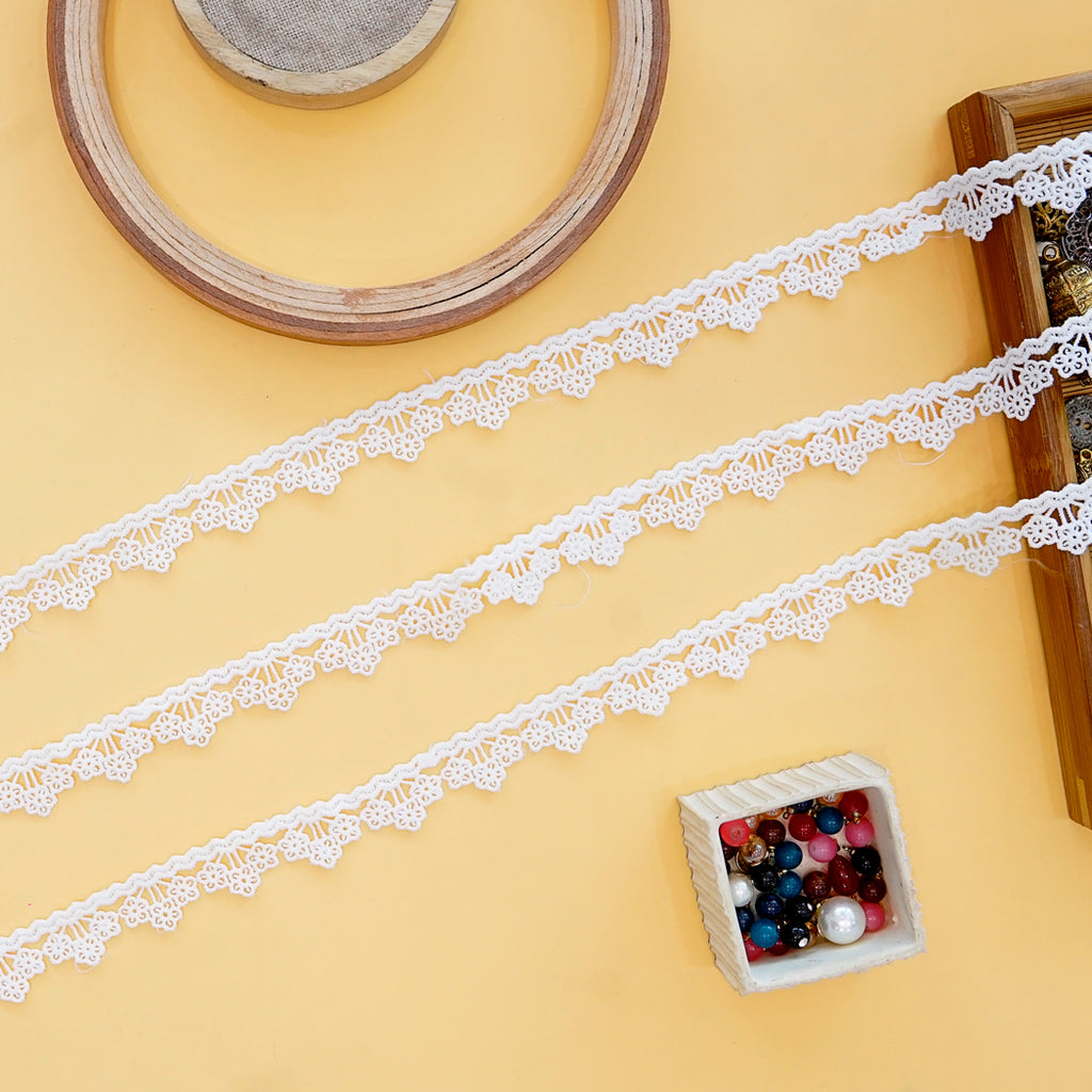 One Side Border Shuttle Lace