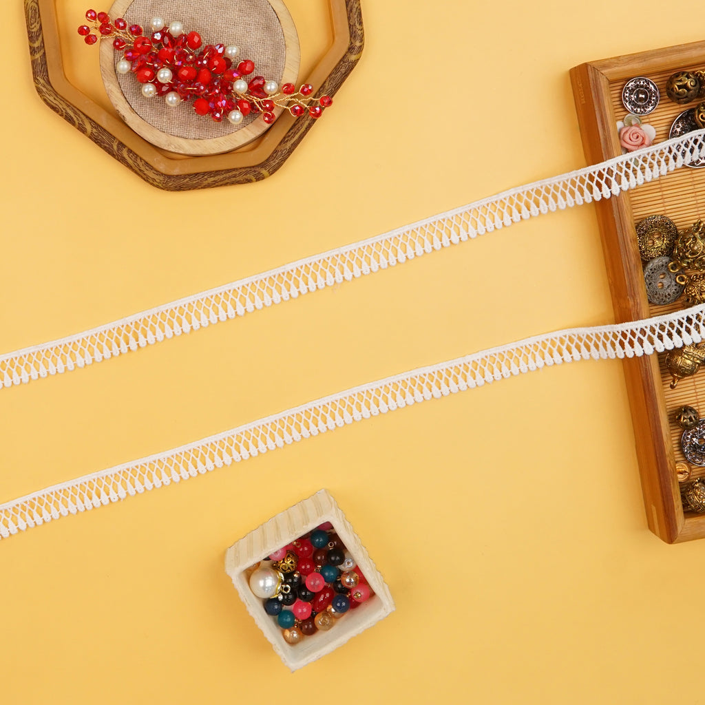 One Side Border Shuttle Lace