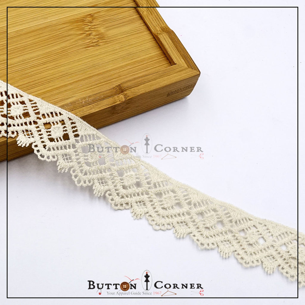 One Side Border Shuttle Lace