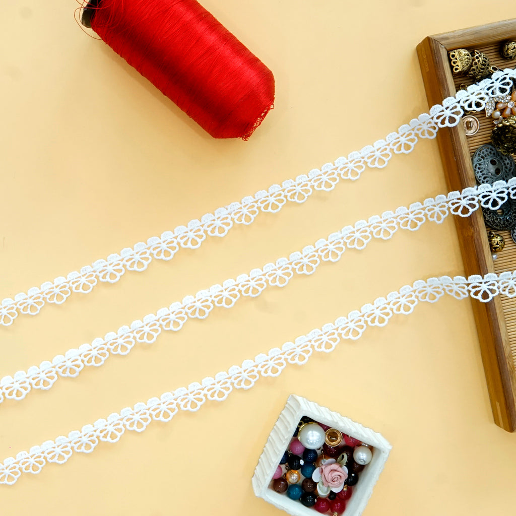 One Side Border Shuttle Lace