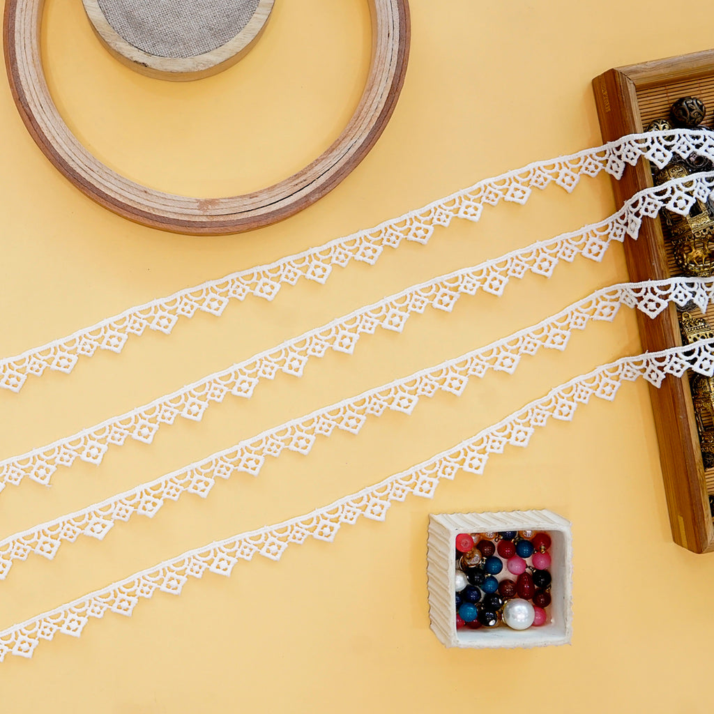 One Side Border Shuttle Lace