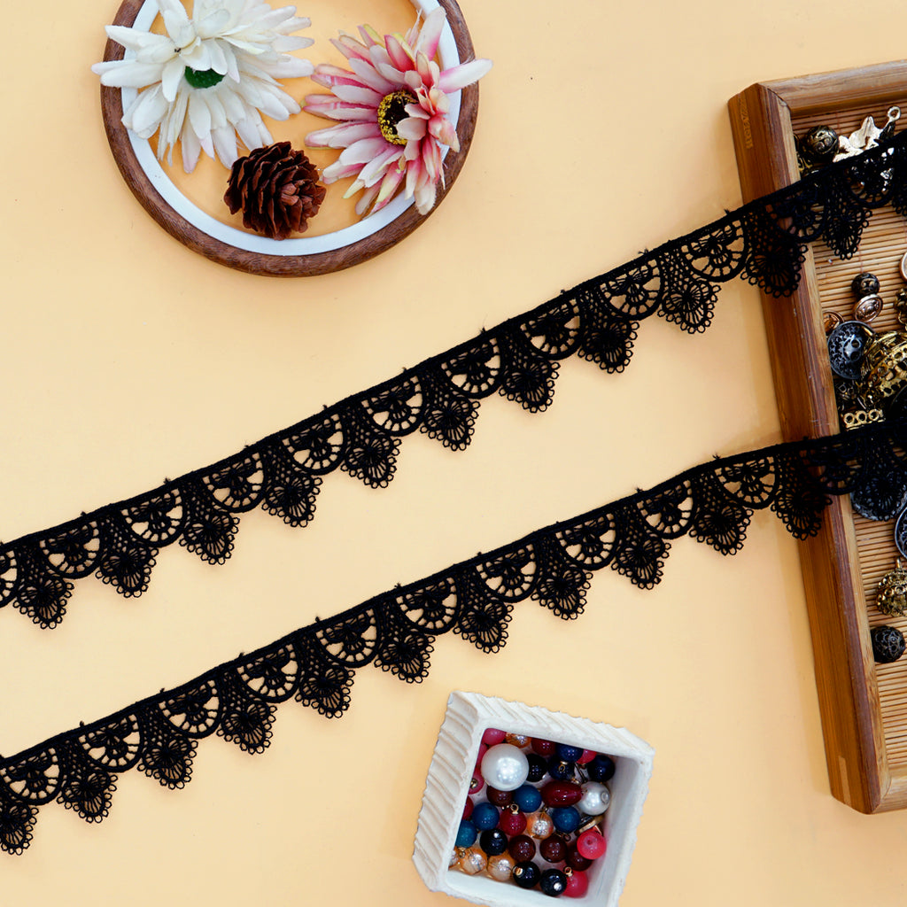 One Side Border Shuttle Lace