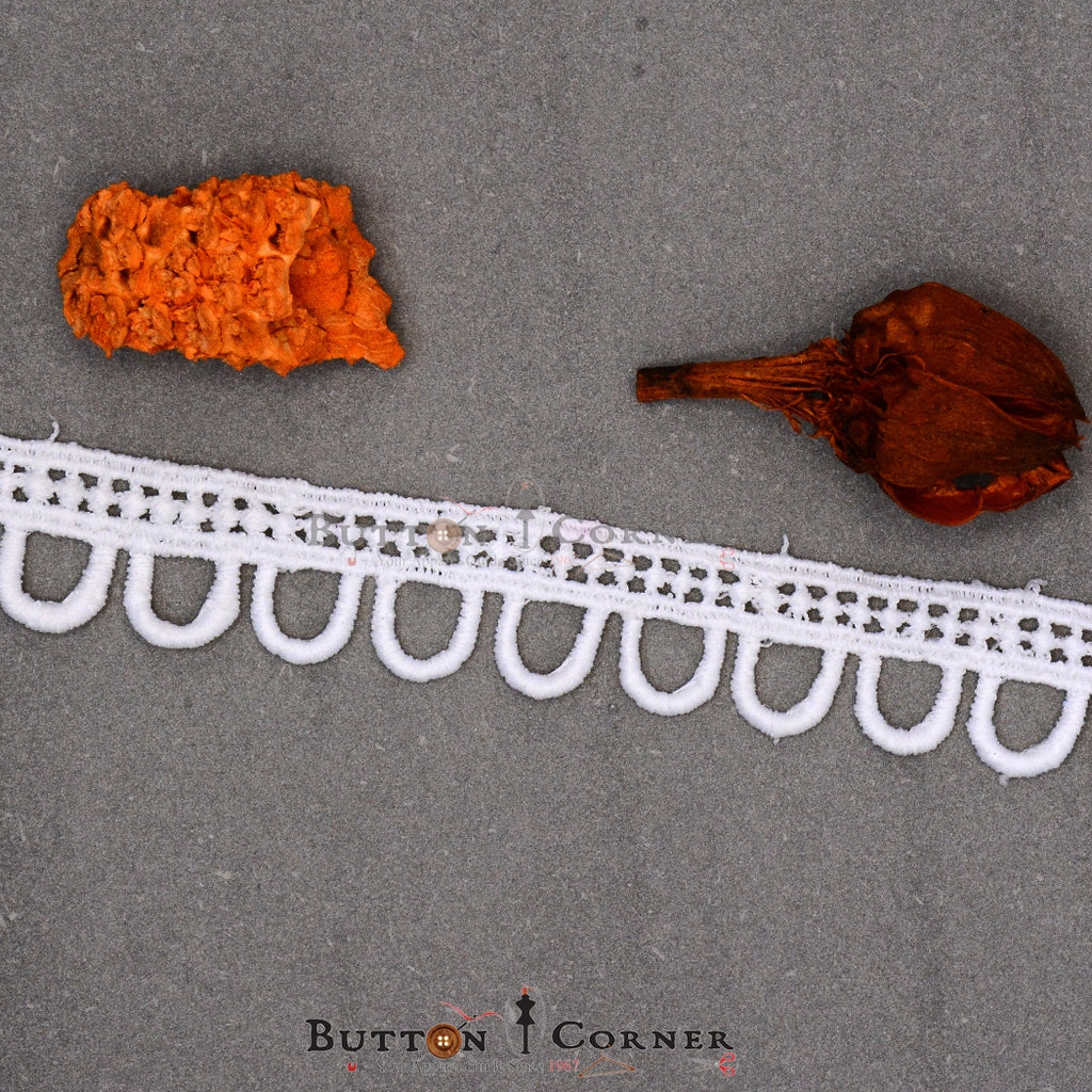 One Side Border Shuttle Lace
