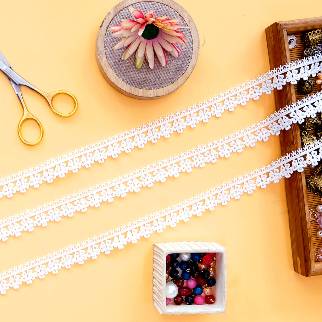 One Side Border Shuttle Lace