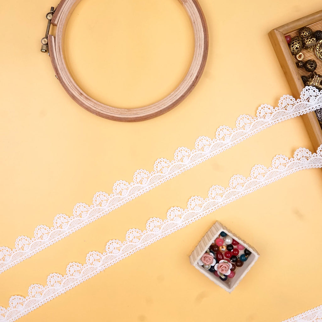 One Side Border Shuttle Lace