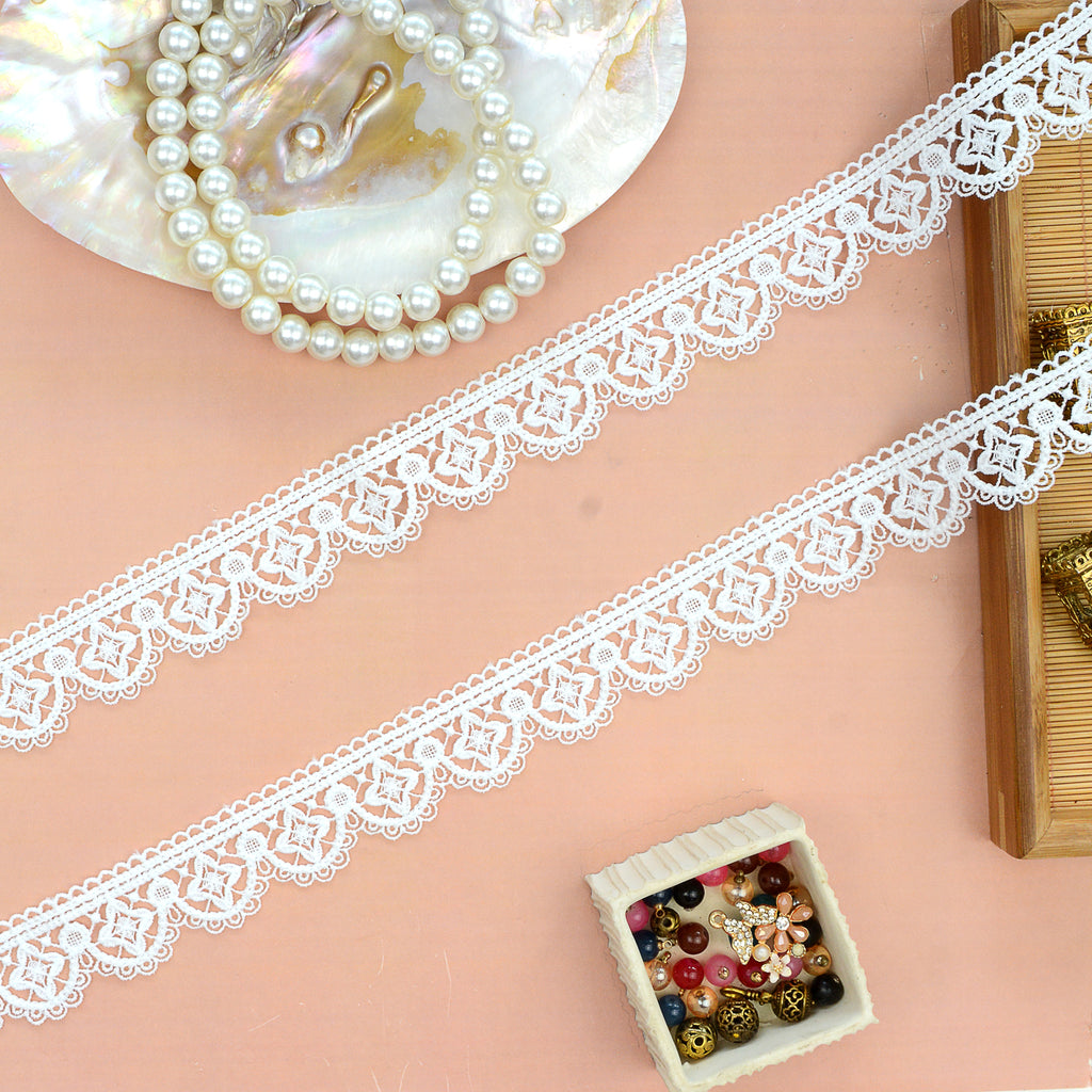 One Side Border Shuttle Lace