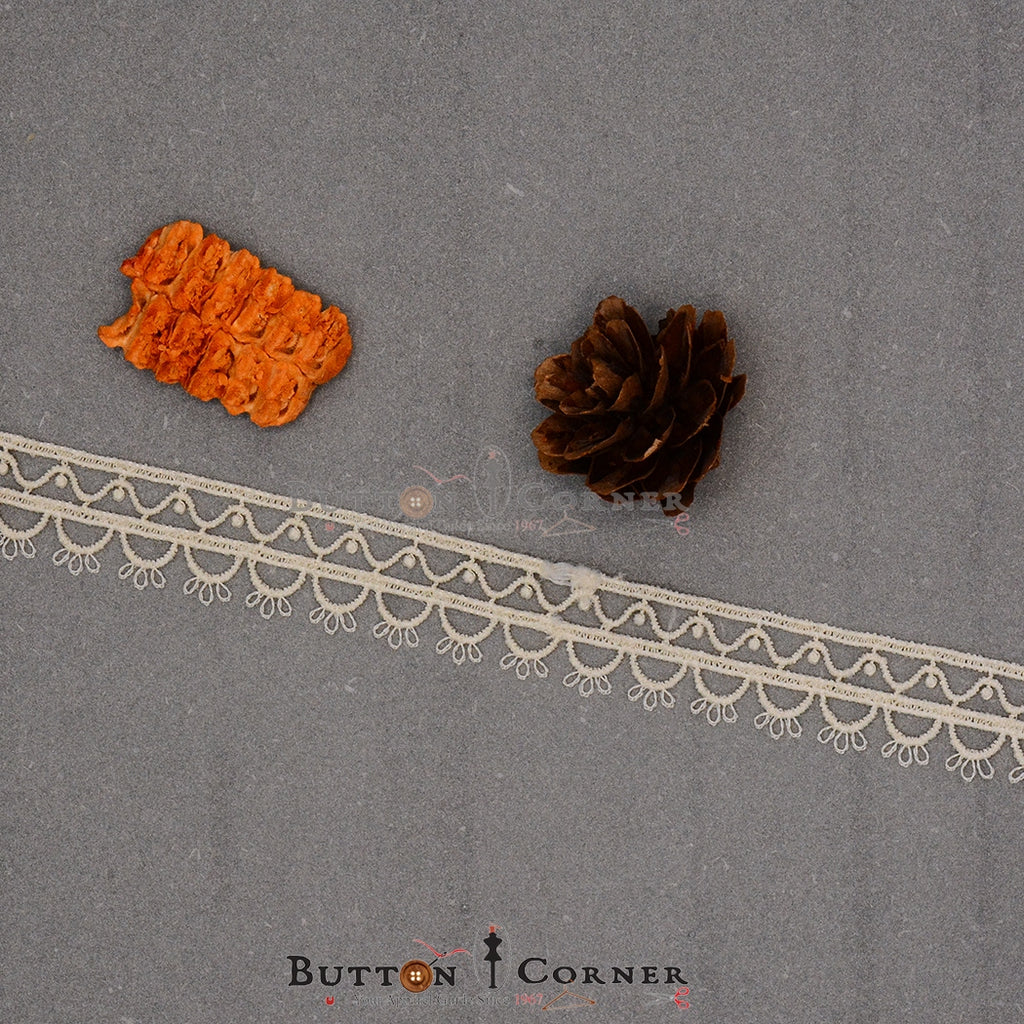 One Side Border Shuttle Lace