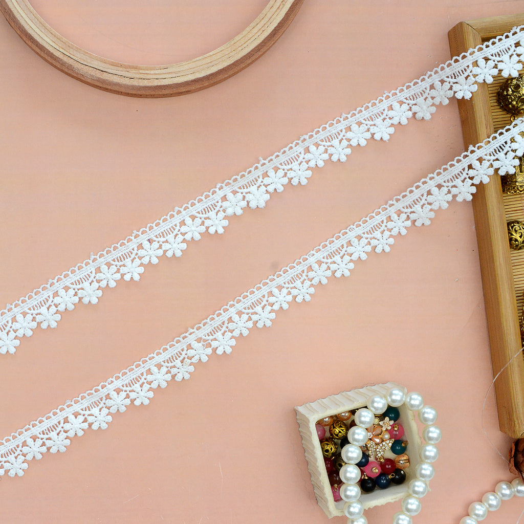 Shuttle One Side Border Lace