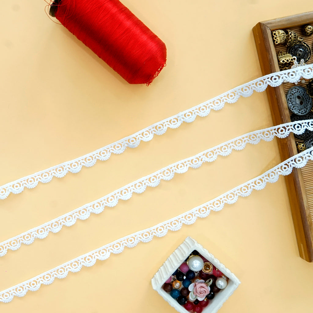 One Side Border Shuttle Lace