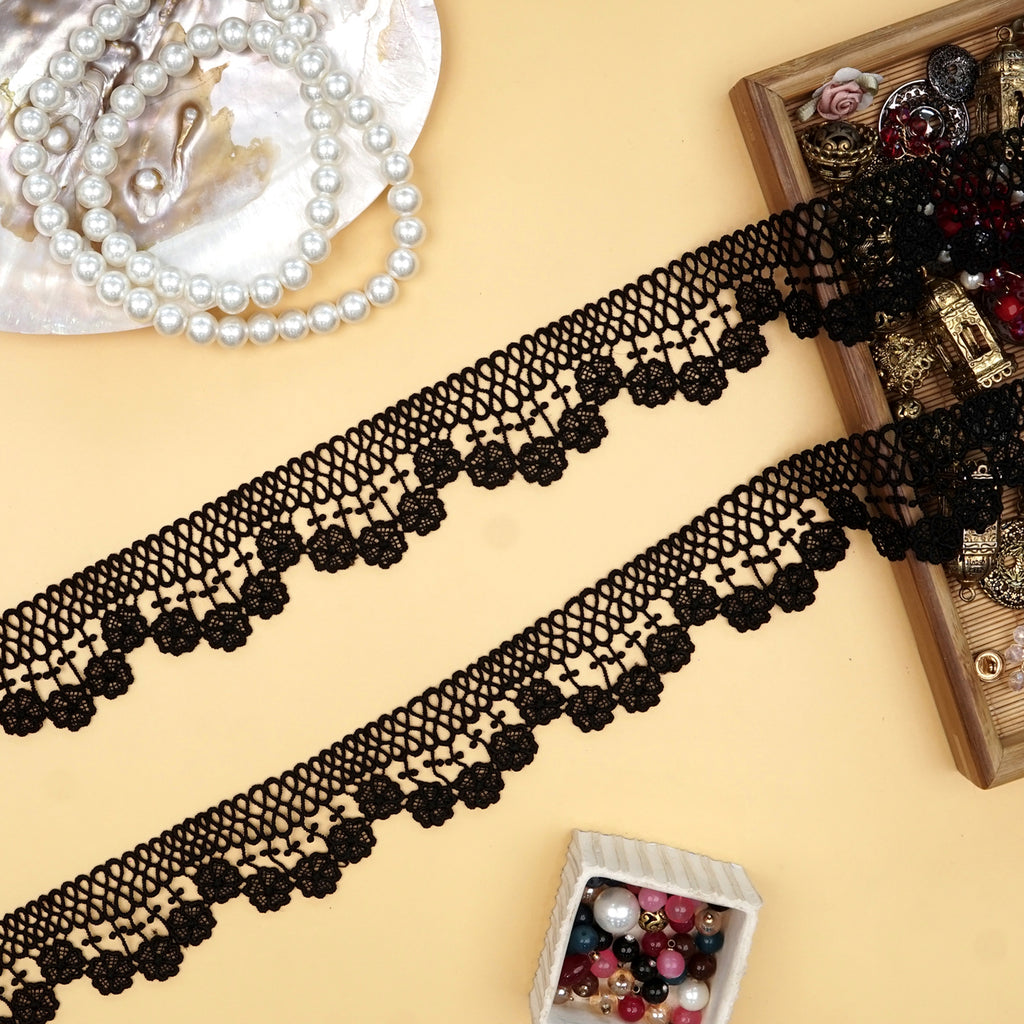 One Side Border Shuttle Lace