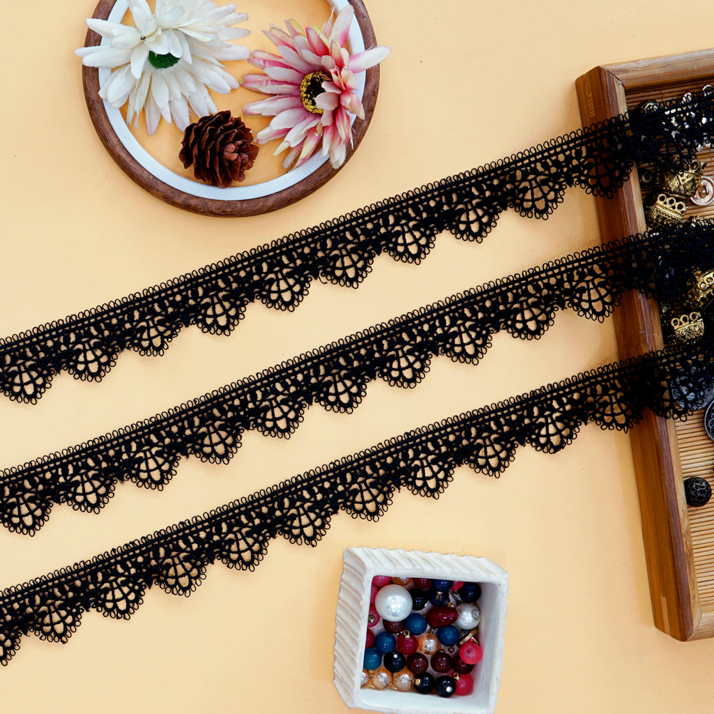 One Side Border Shuttle Lace