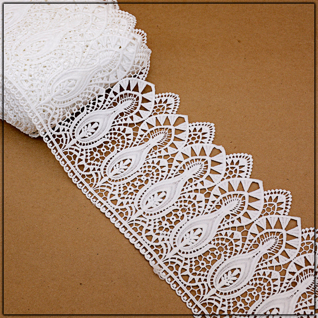 One Side Border Shuttle Lace