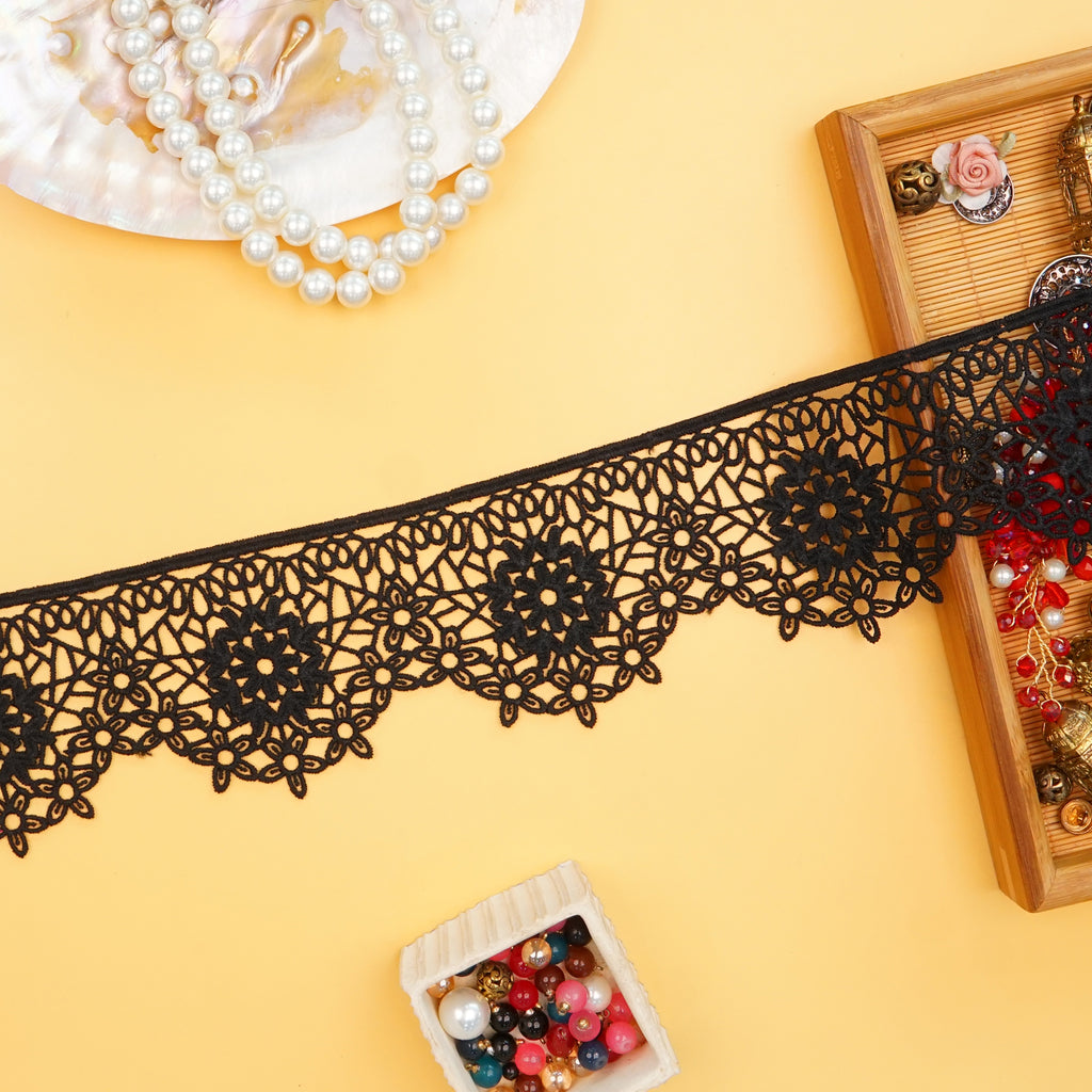 One Side Border Shuttle Lace