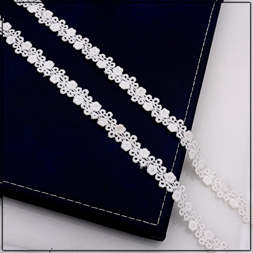 One Side Border Shuttle Lace