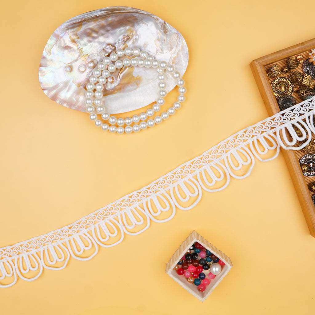 One Side Border Shuttle Lace